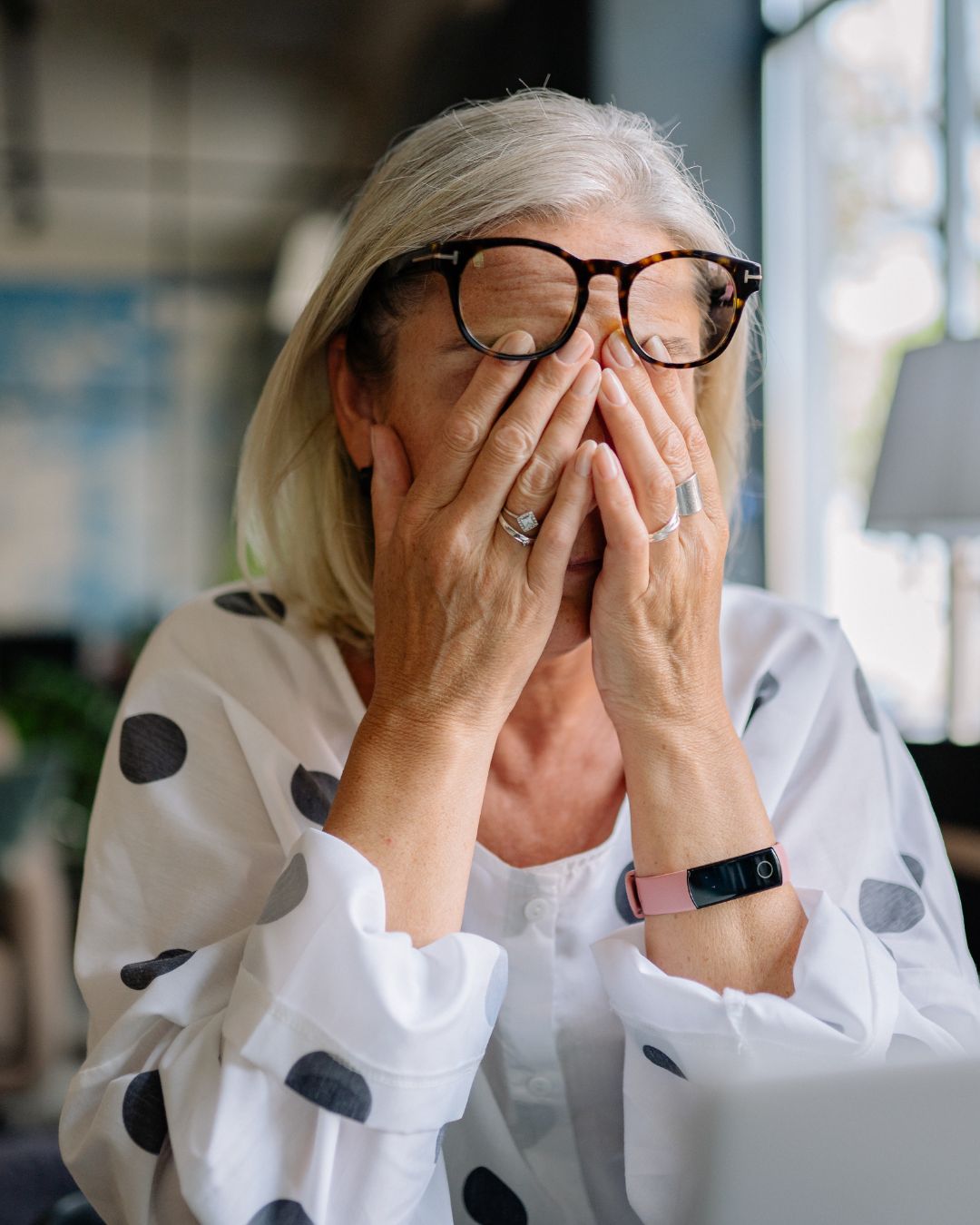 Varför vaknar du på natten? Stress, hormoner och sömn
